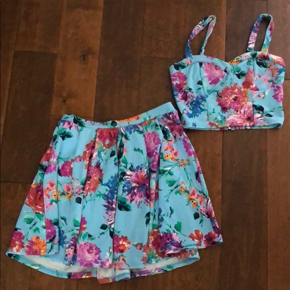 Lily White Dresses & Skirts - Lily White Two Piece Halter Top/Skirt Set